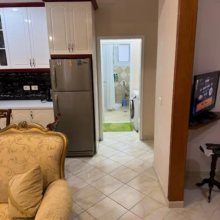 James Apartment Σαράντα
